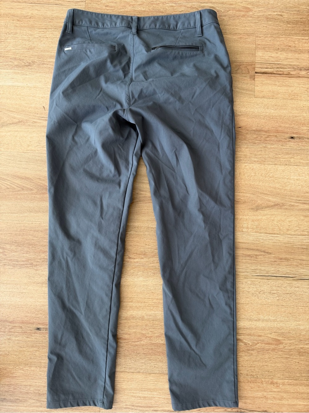 Vuori Men's Chino Pants in Charcoal